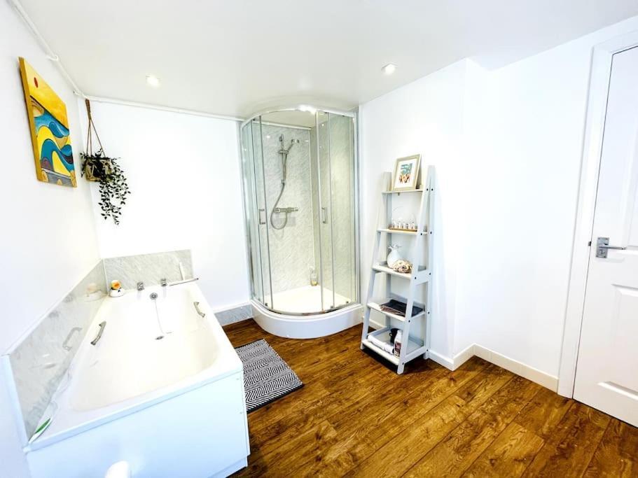 Rookley Villa, 3 Bedroom Family Apartment, เวนท์เนอร์ ภายนอก รูปภาพ