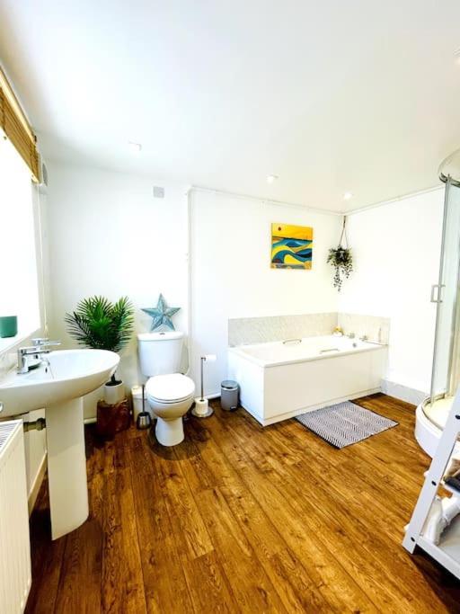 Rookley Villa, 3 Bedroom Family Apartment, เวนท์เนอร์ ภายนอก รูปภาพ